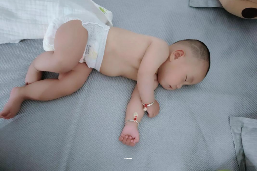乳山孕妇显怀早的原因